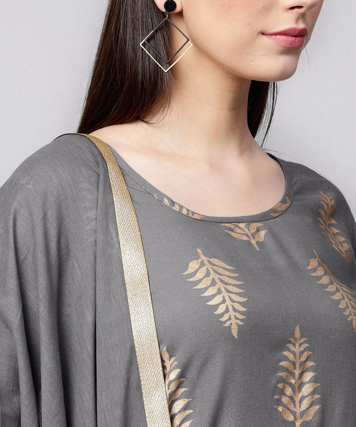 Women's Grey Printed 3/4Th Sleeve Cotton Kurta With Yellow Printed Pallazo And Grey Dupatta