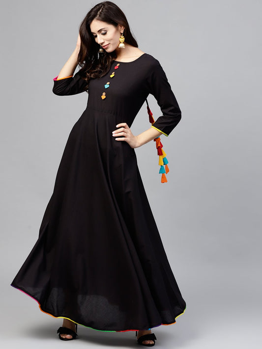 Women's Black maxi dress with with round neck and 3/4 sleeves
