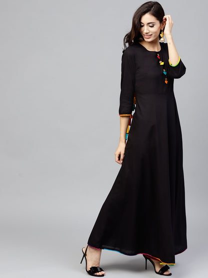 Women's Black maxi dress with with round neck and 3/4 sleeves