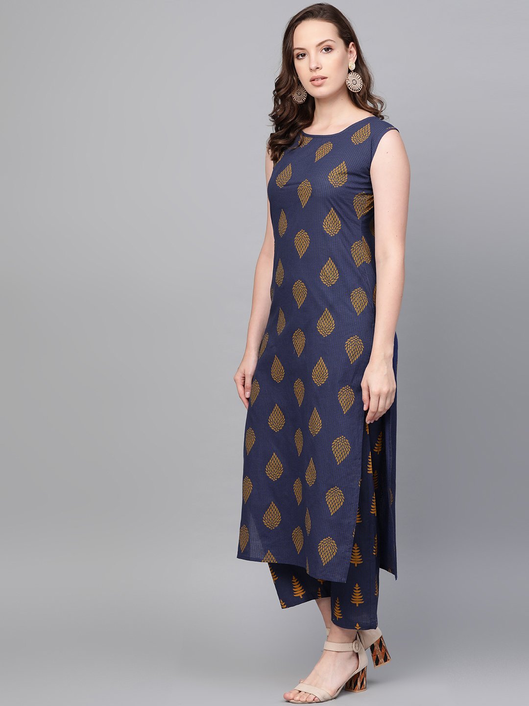 Women's Nayo Navy Blue Sleeveless Printed Straight Cotton Kurta With Trouser Set