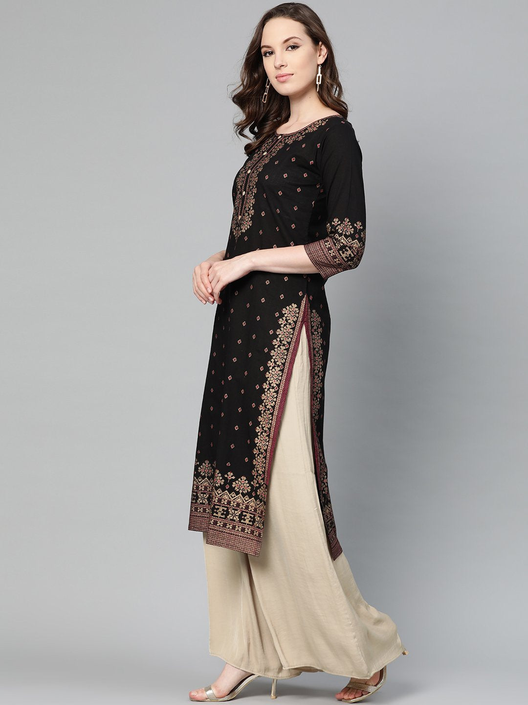 Women's Black & Gold Geometric Printed Kurta With Round Neck & 3/4 Sleeves