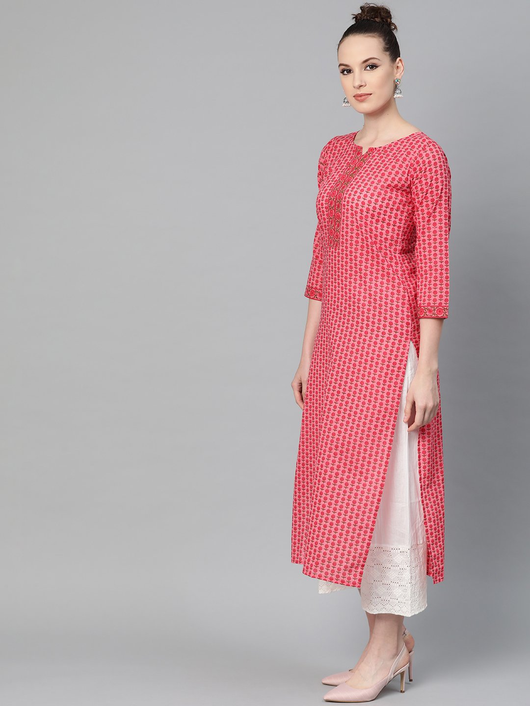 Women's Pink Floral Printed Straight Kurta With Round With V & 3/4 Sleeves