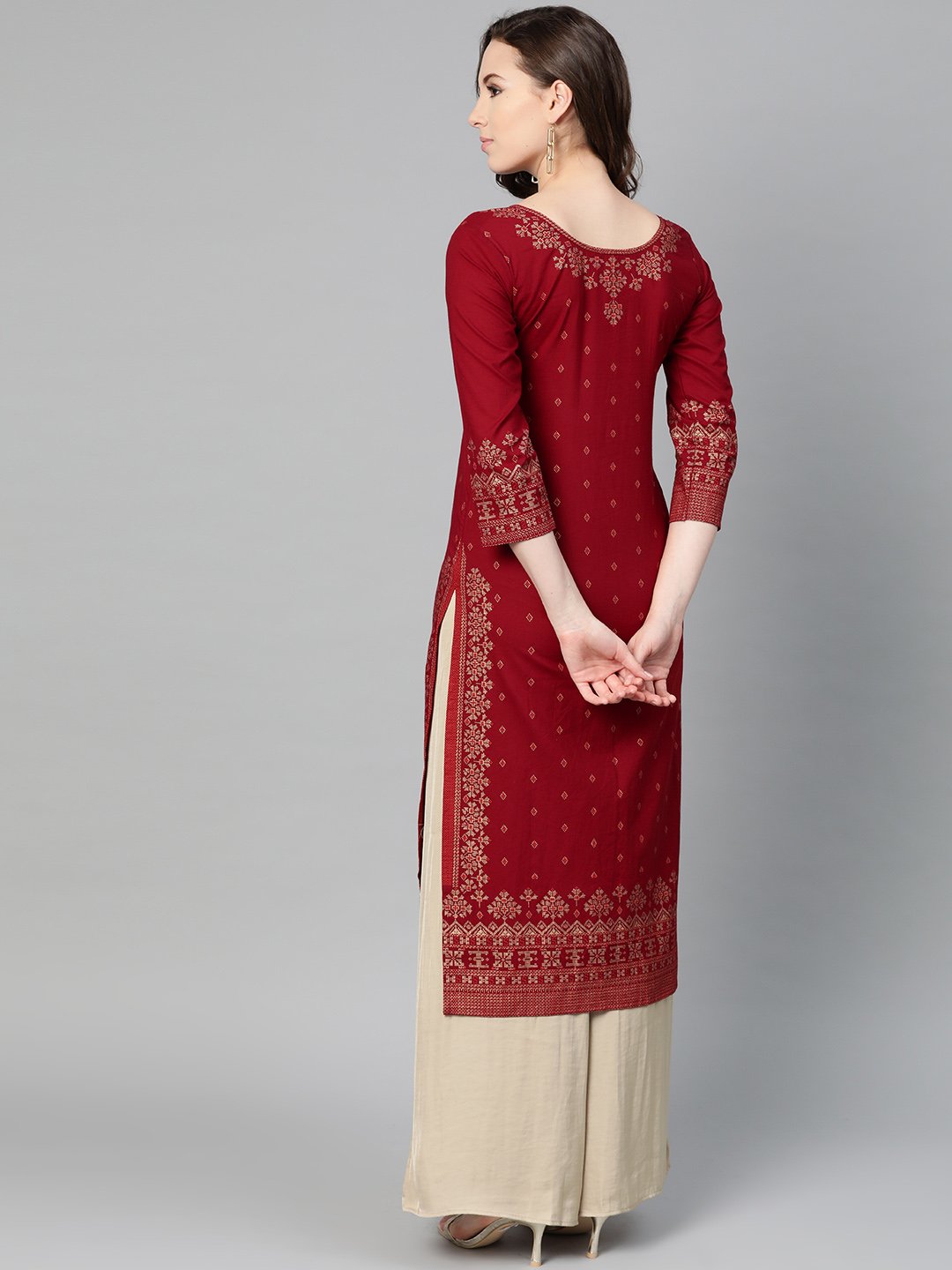 Women's Maroon Gold Printed Kurta With Round Neck & 3/4 Sleeves