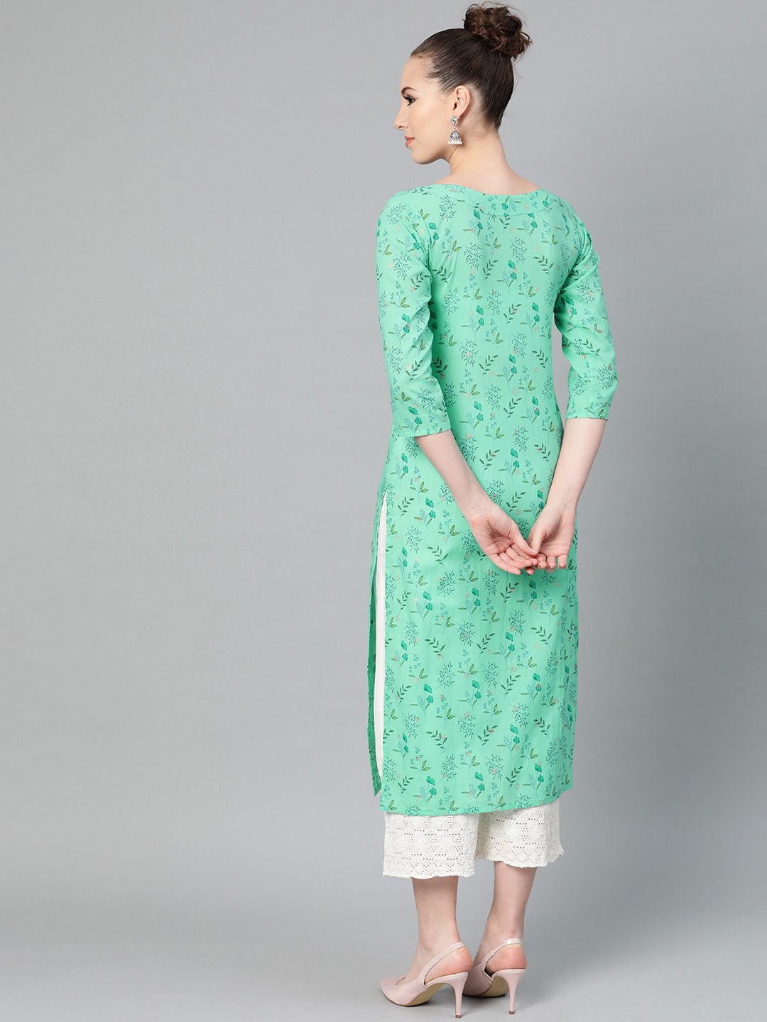 Women's Fern Green Floral Printed Straight Kurta With Round Neck & 3/4 Sleeves