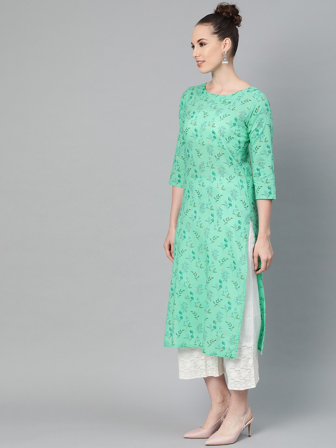 Women's Fern Green Floral Printed Straight Kurta With Round Neck & 3/4 Sleeves