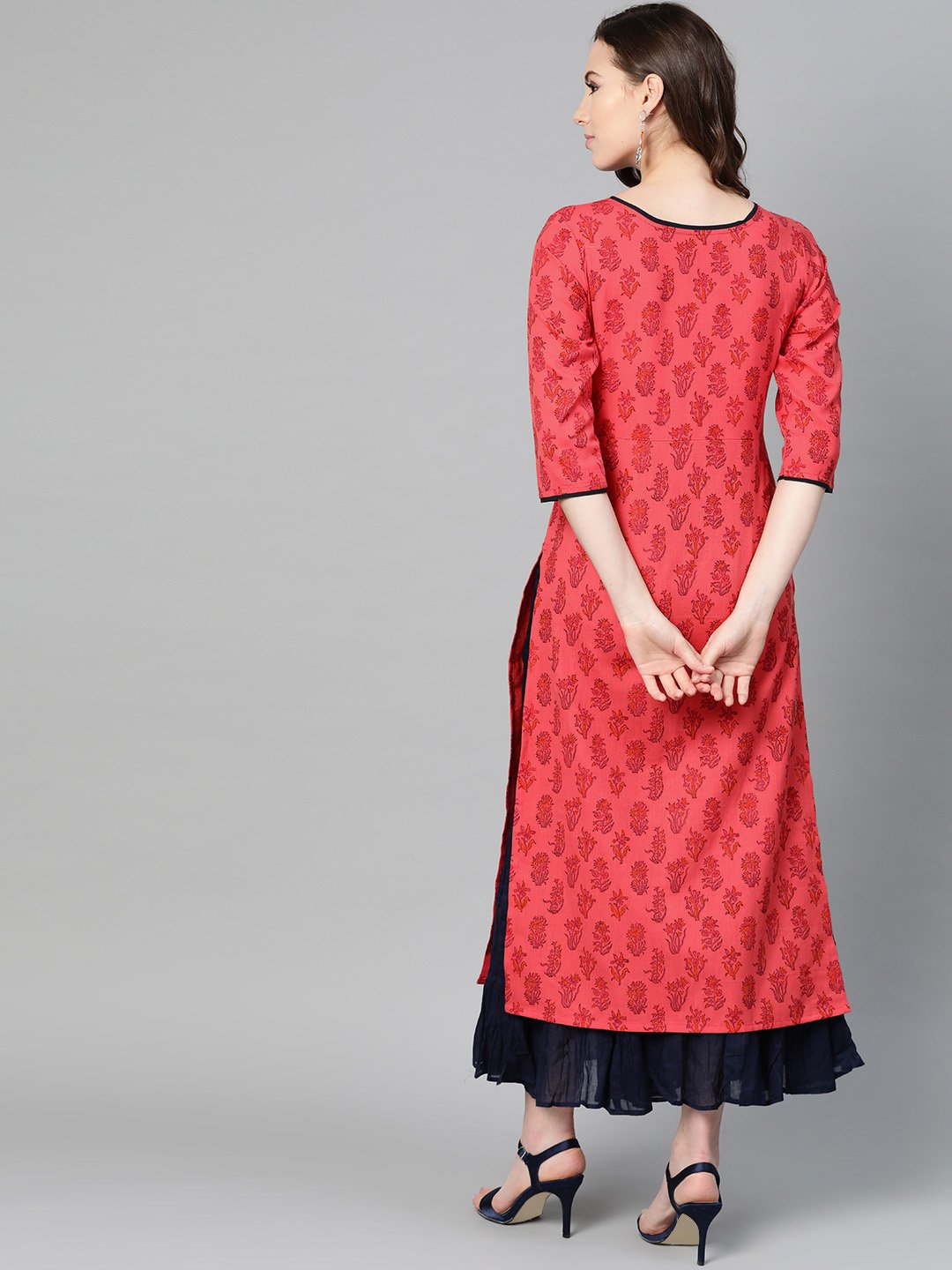 Women's Red Printed Straight Kurta With Round Neck & 3/4 Sleeves
