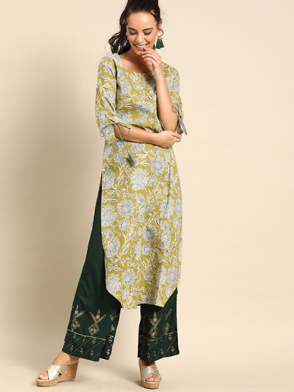 Women's Nayo Green Calf Length Three-Quarter Sleeves Straight Floral Printed Cotton Kurta