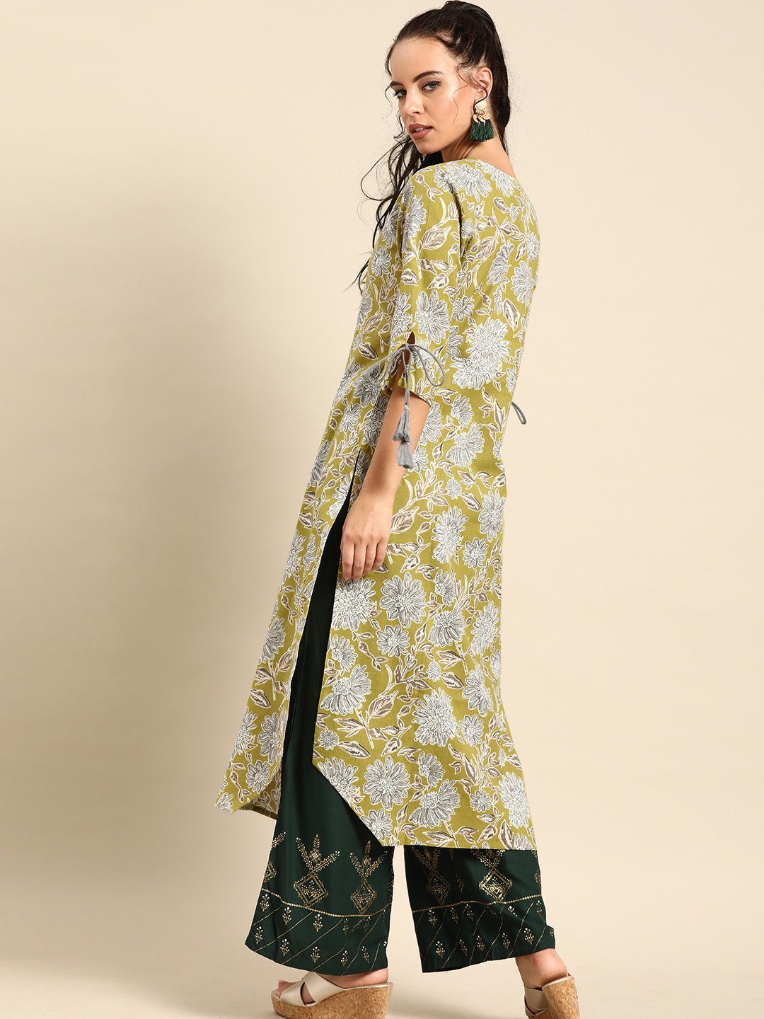 Women's Nayo Green Calf Length Three-Quarter Sleeves Straight Floral Printed Cotton Kurta