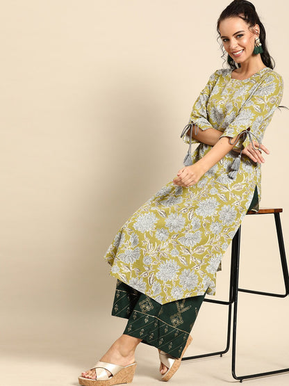 Women's Nayo Green Calf Length Three-Quarter Sleeves Straight Floral Printed Cotton Kurta