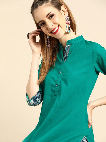 Women's Nayo Green Three-Quarter Sleeves Straight Straight Kurta With Palazzo