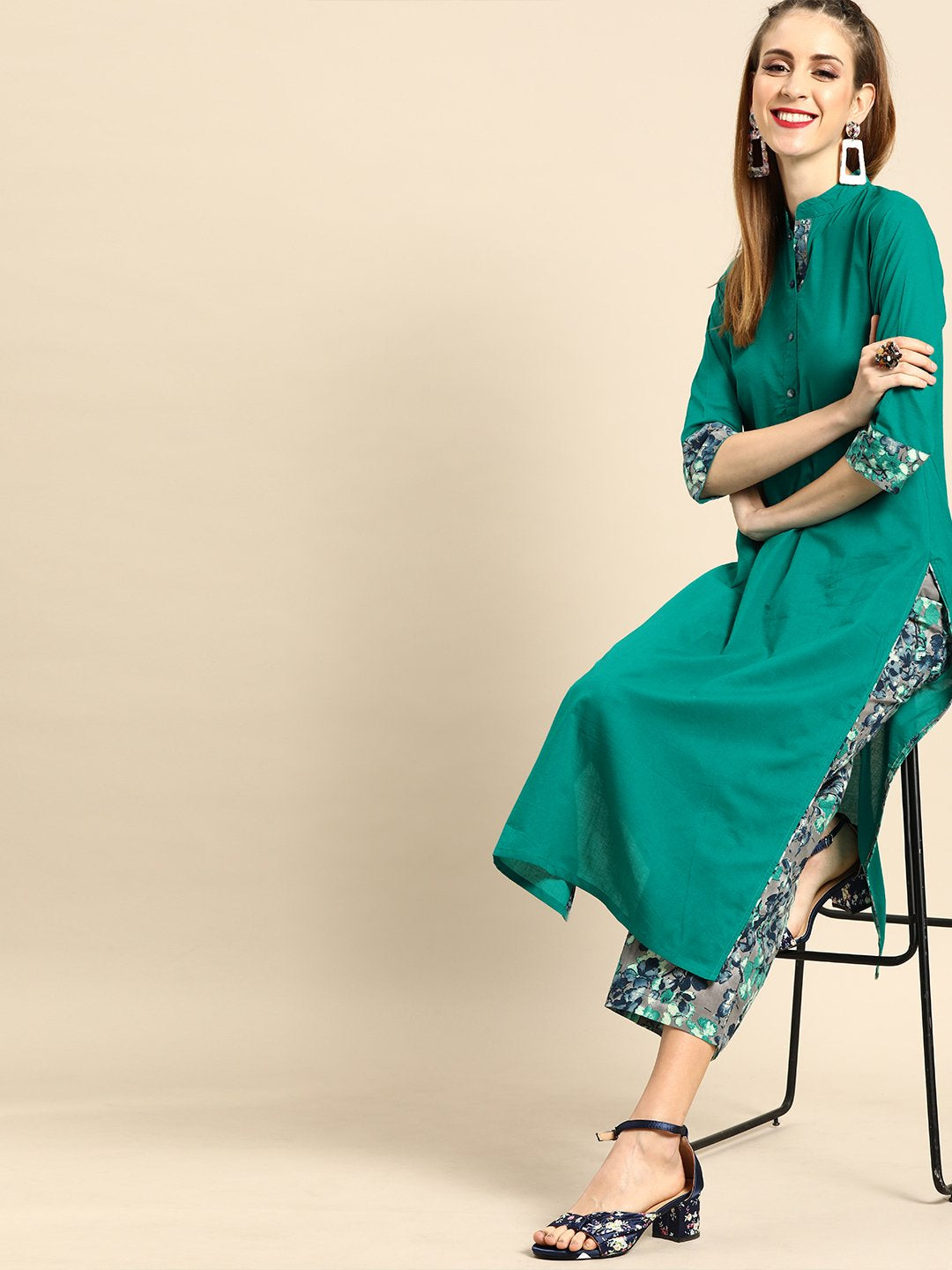 Women's Nayo Green Three-Quarter Sleeves Straight Straight Kurta With Palazzo