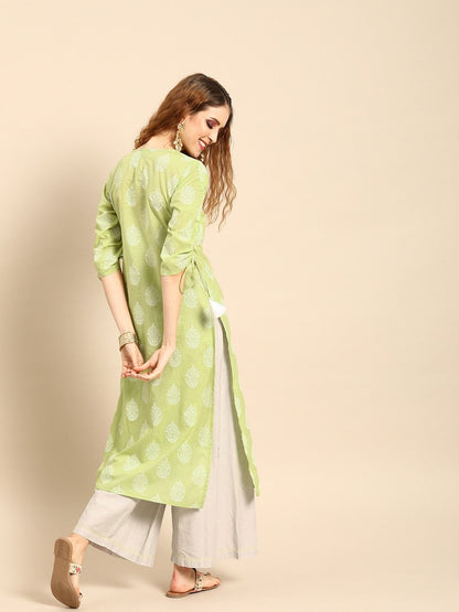 Women's Pistachio Green Calf Length Three-Quarter Sleeves Straight Ethnic Motifs Printed Cotton Kurta