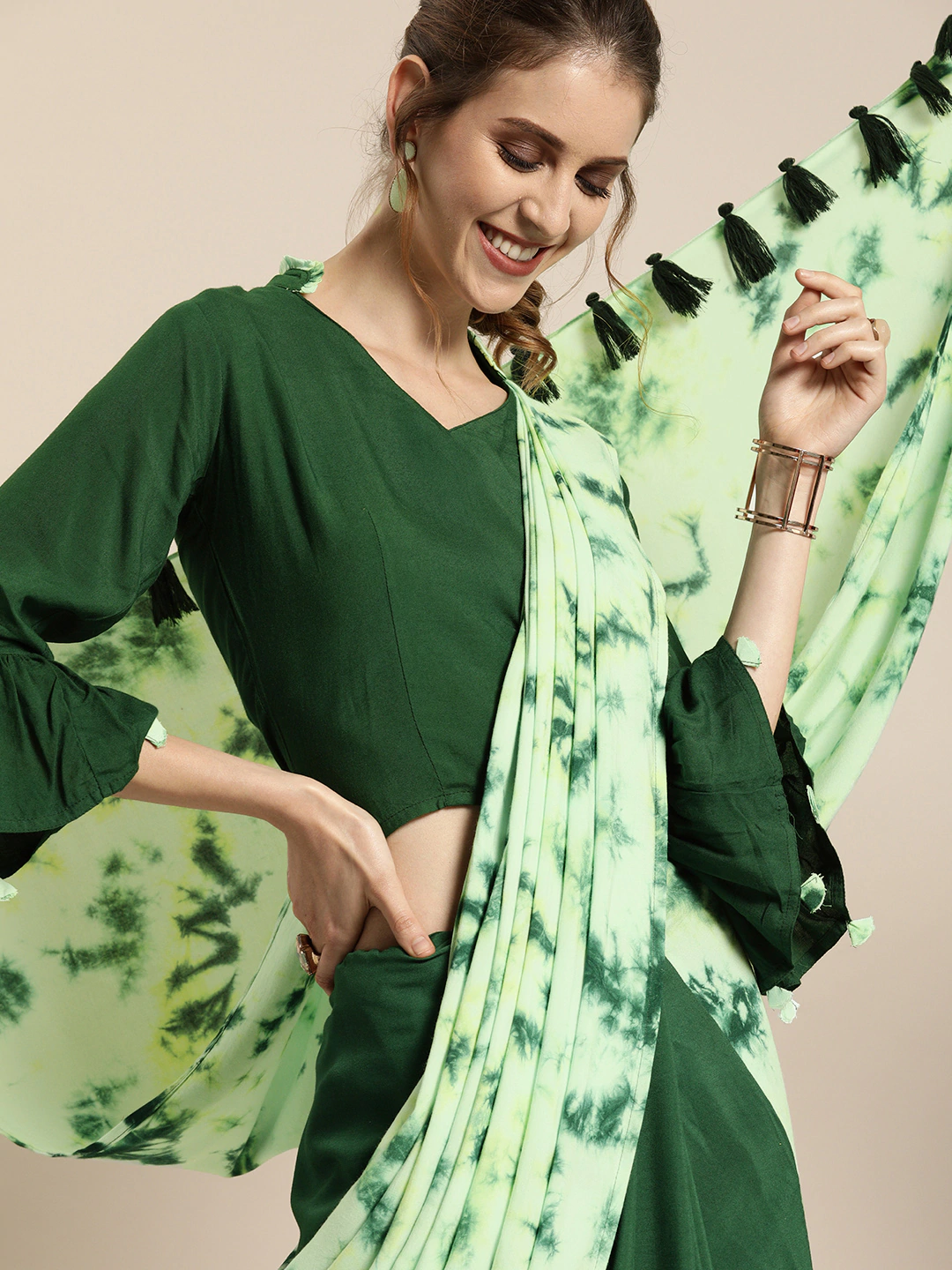 Women's Nayo Green Dyed Cotton Saree With Semi-Stitched Blouse
