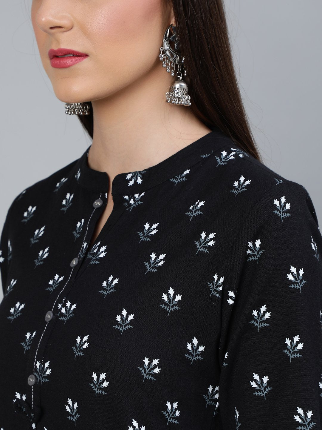 Women's Black Floral Printed Straight Kurta With Three Quarter Sleeves