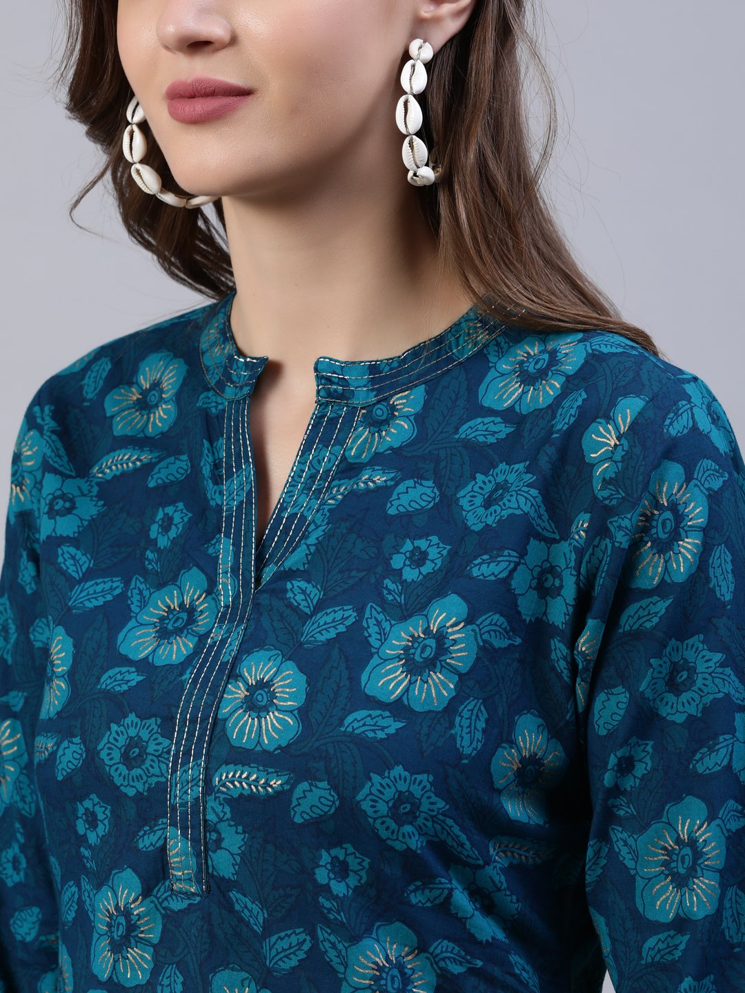 Women's Green Straight Kurti With Three Quarter Sleeves