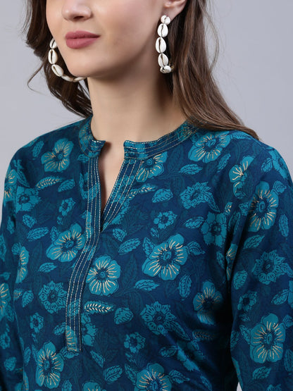 Women's Green Straight Kurti With Three Quarter Sleeves