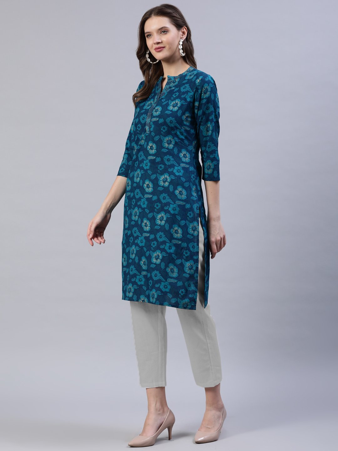 Women's Green Straight Kurti With Three Quarter Sleeves