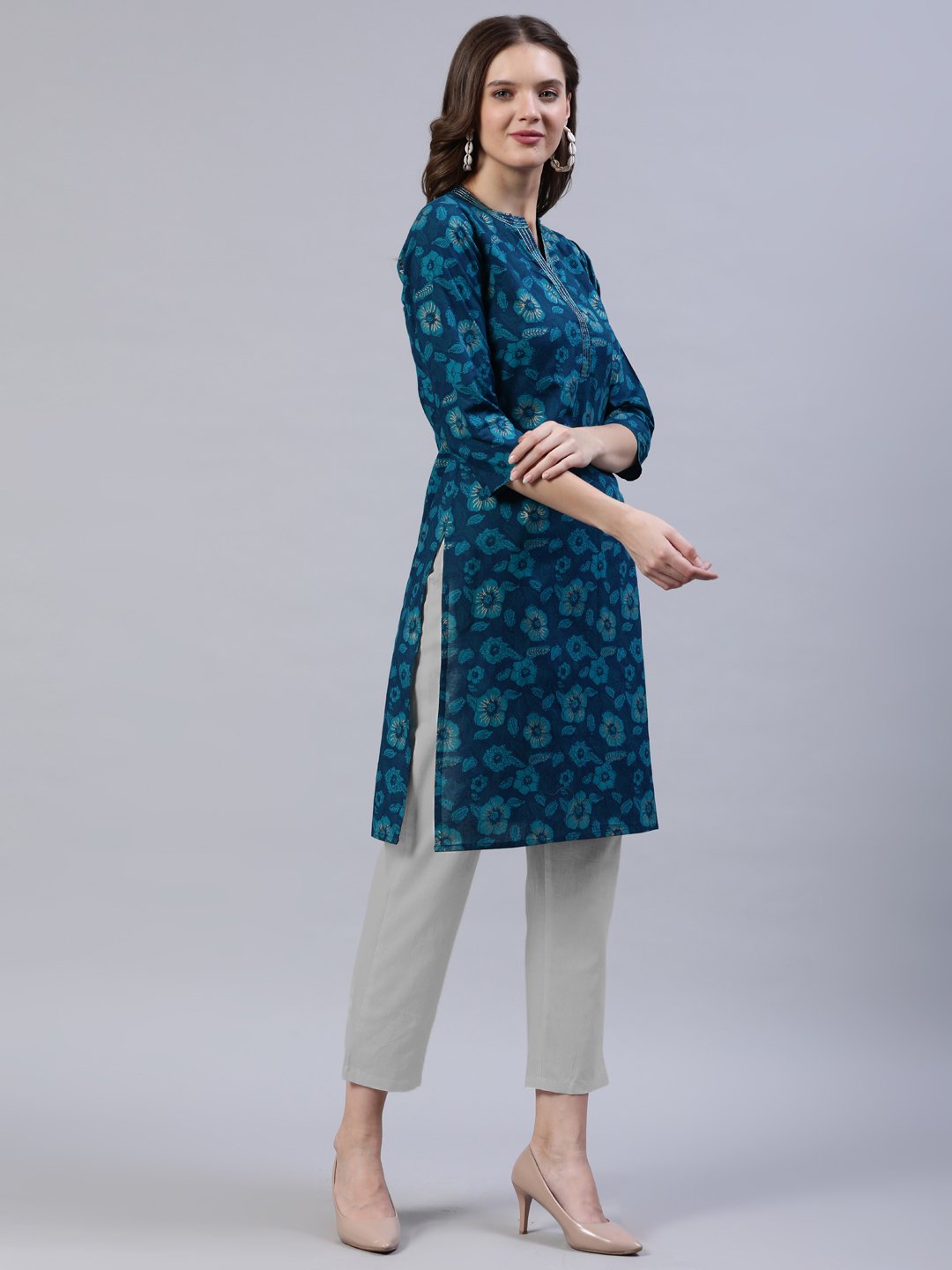 Women's Green Straight Kurti With Three Quarter Sleeves
