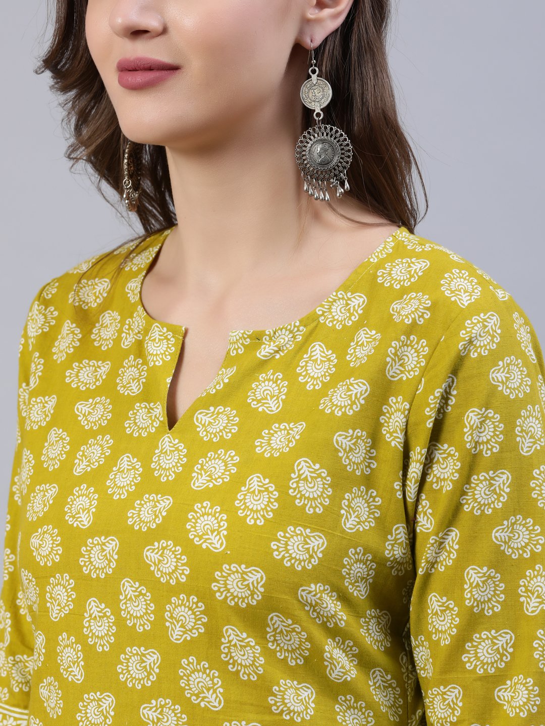 Women's Green Printed Straight Kurta With Three Quarter Sleeves