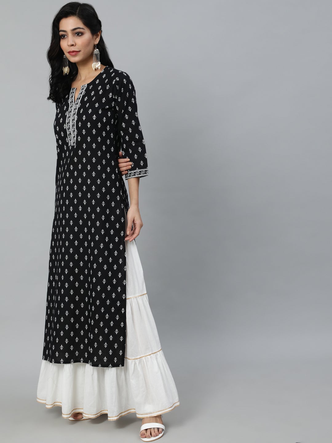 Women's Black Calf Length Straight Kurta With Round Neck And Three Quarter Sleeves