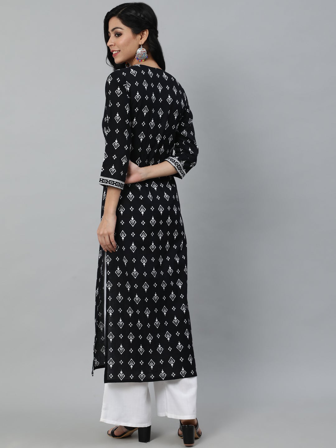 Women's Black Printed Straight Kurta With Three Quarter Sleeves