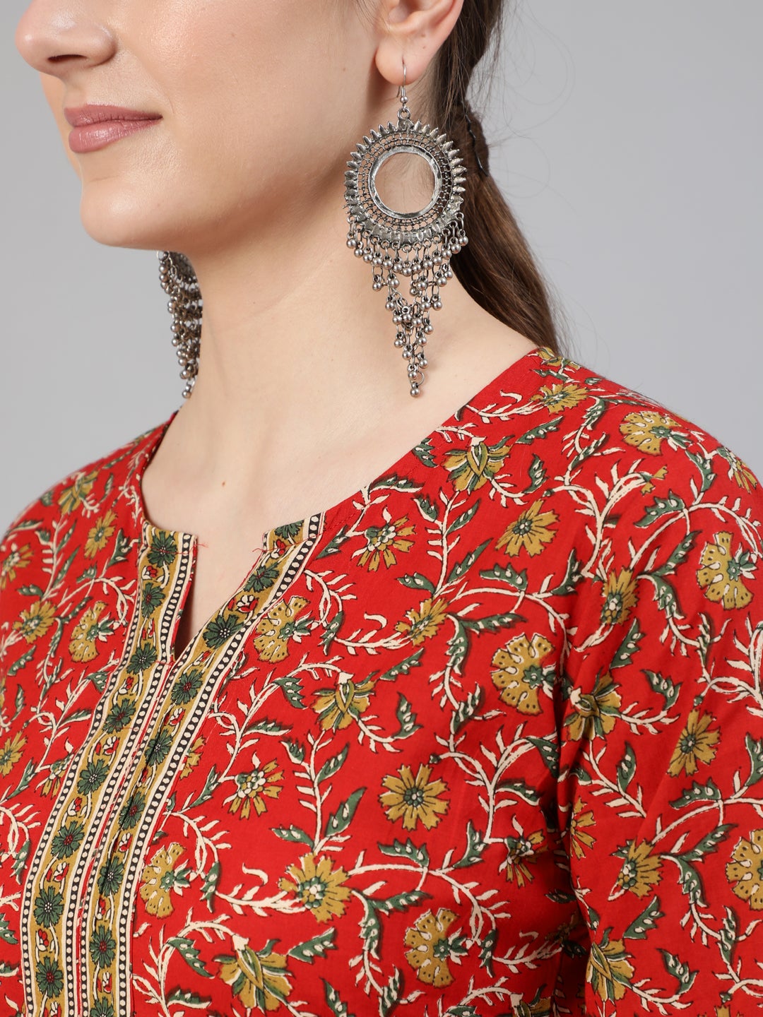Women's Red Floral Printed  Straight Kurta With Three Quarter Sleeves