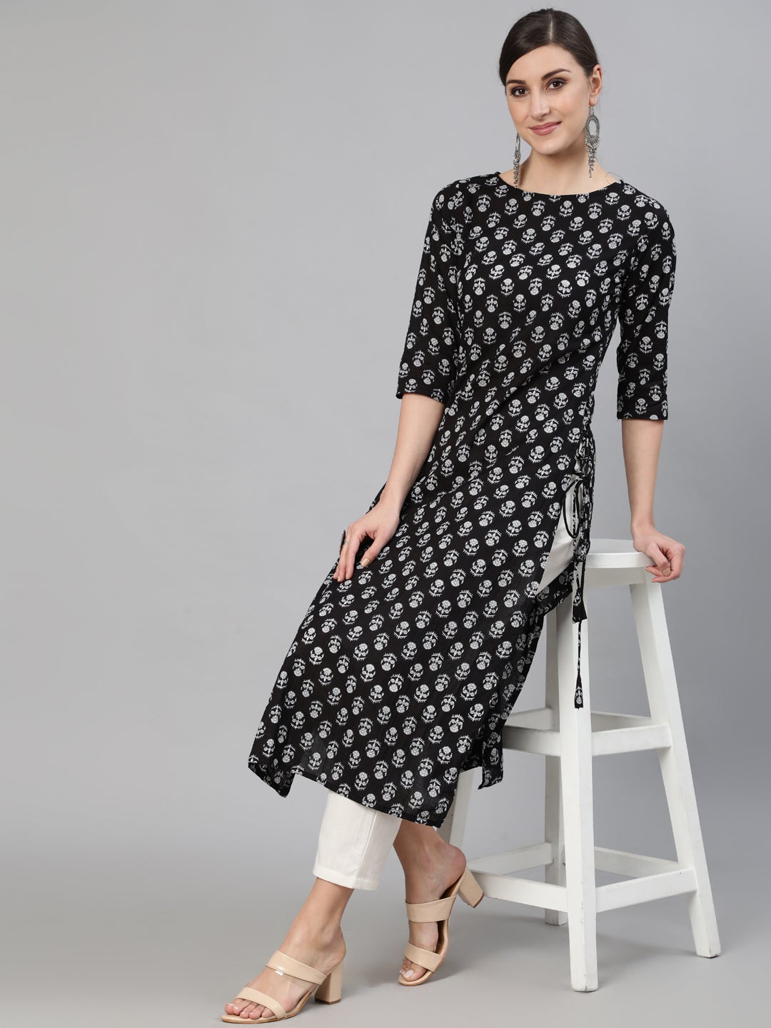 Women's Black Ethnic Motif Printed Straight Kurta With Three Quarter Sleeves