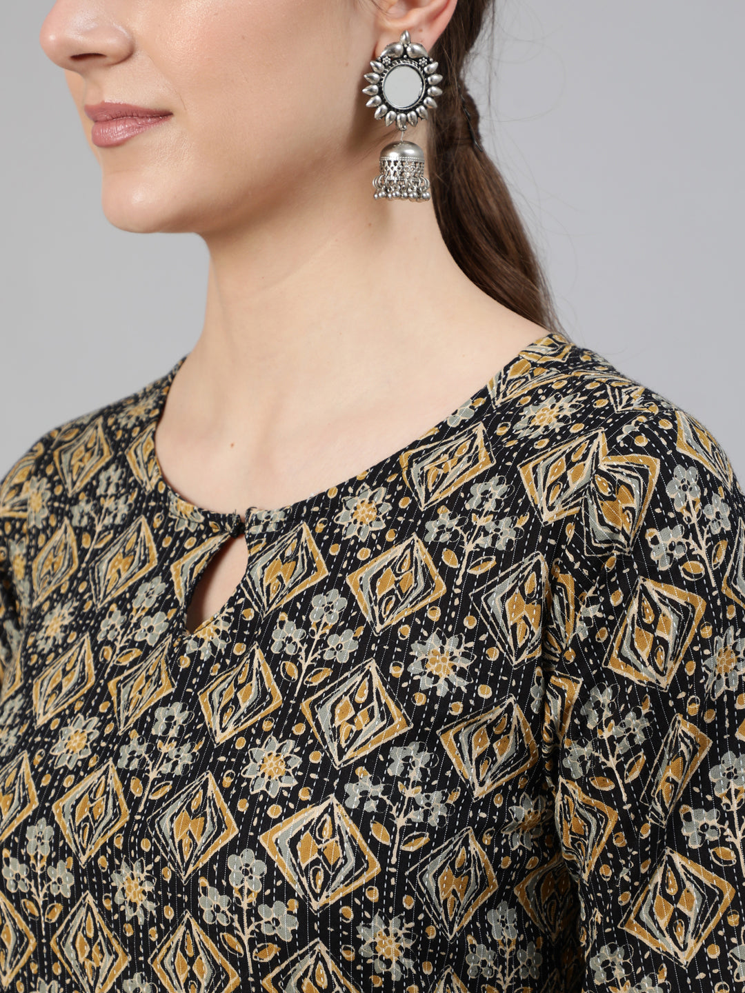 Women's Black Abstract Printed Straight Kurta With Three Quarter Sleeves