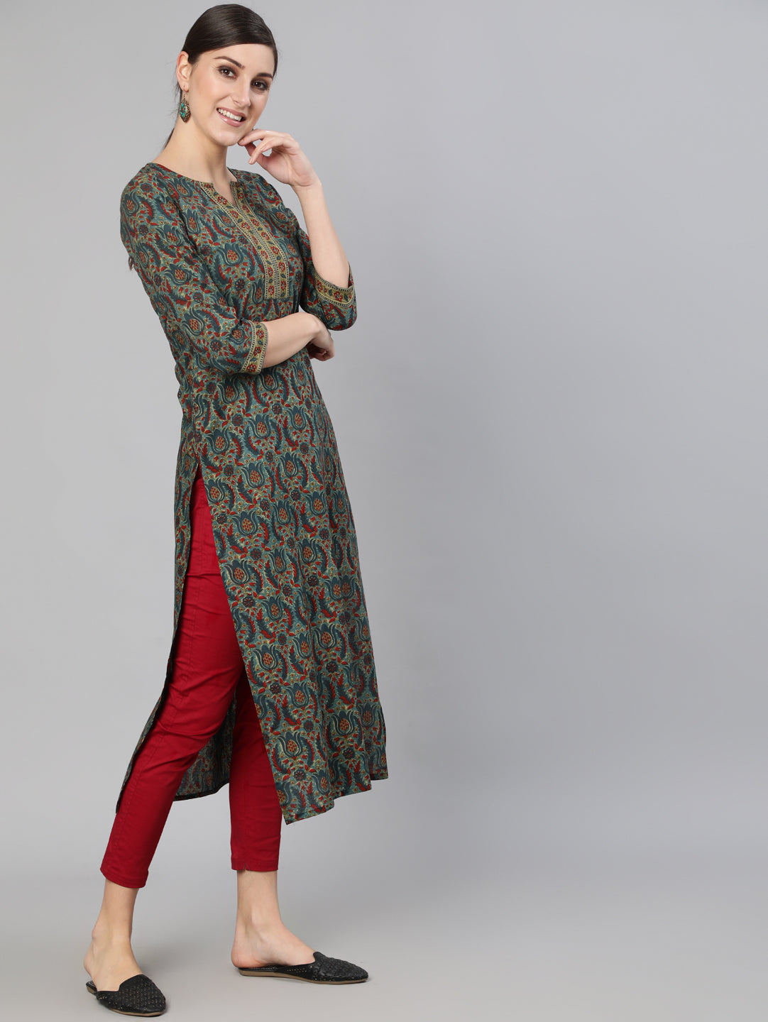 Women's Blue Ethnic Motif Printed Straight Kurta With Three Quarter Sleeves
