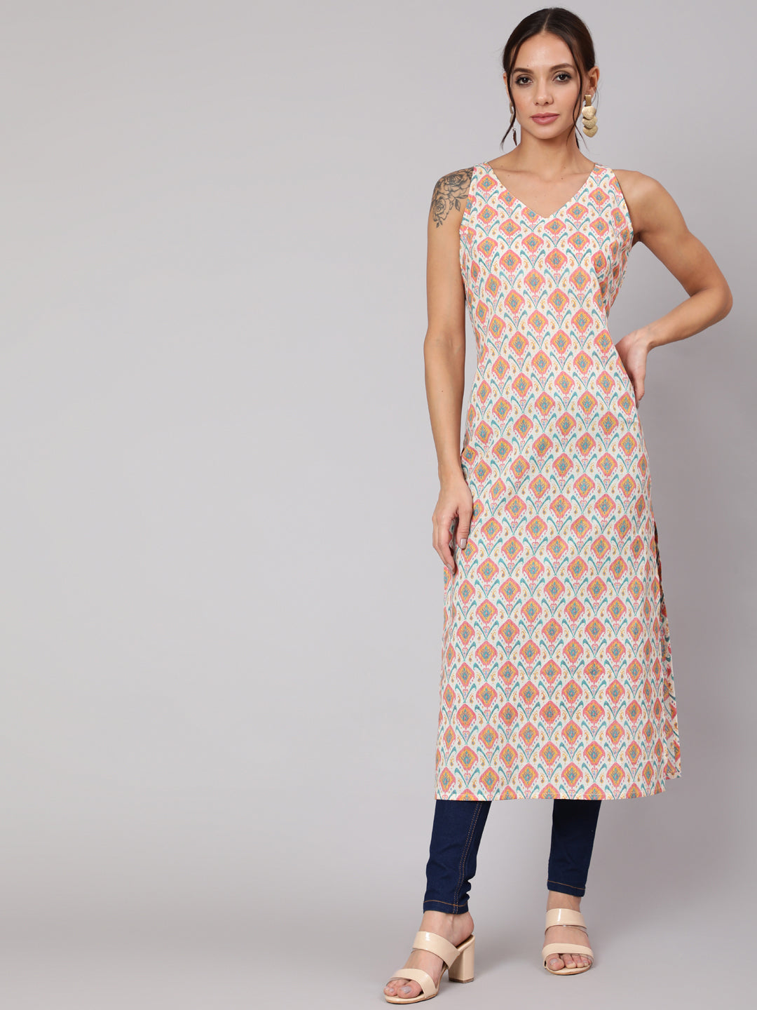 Women's Multi Geometric Printed Straight Sleeveless Kurta With V-Neck
