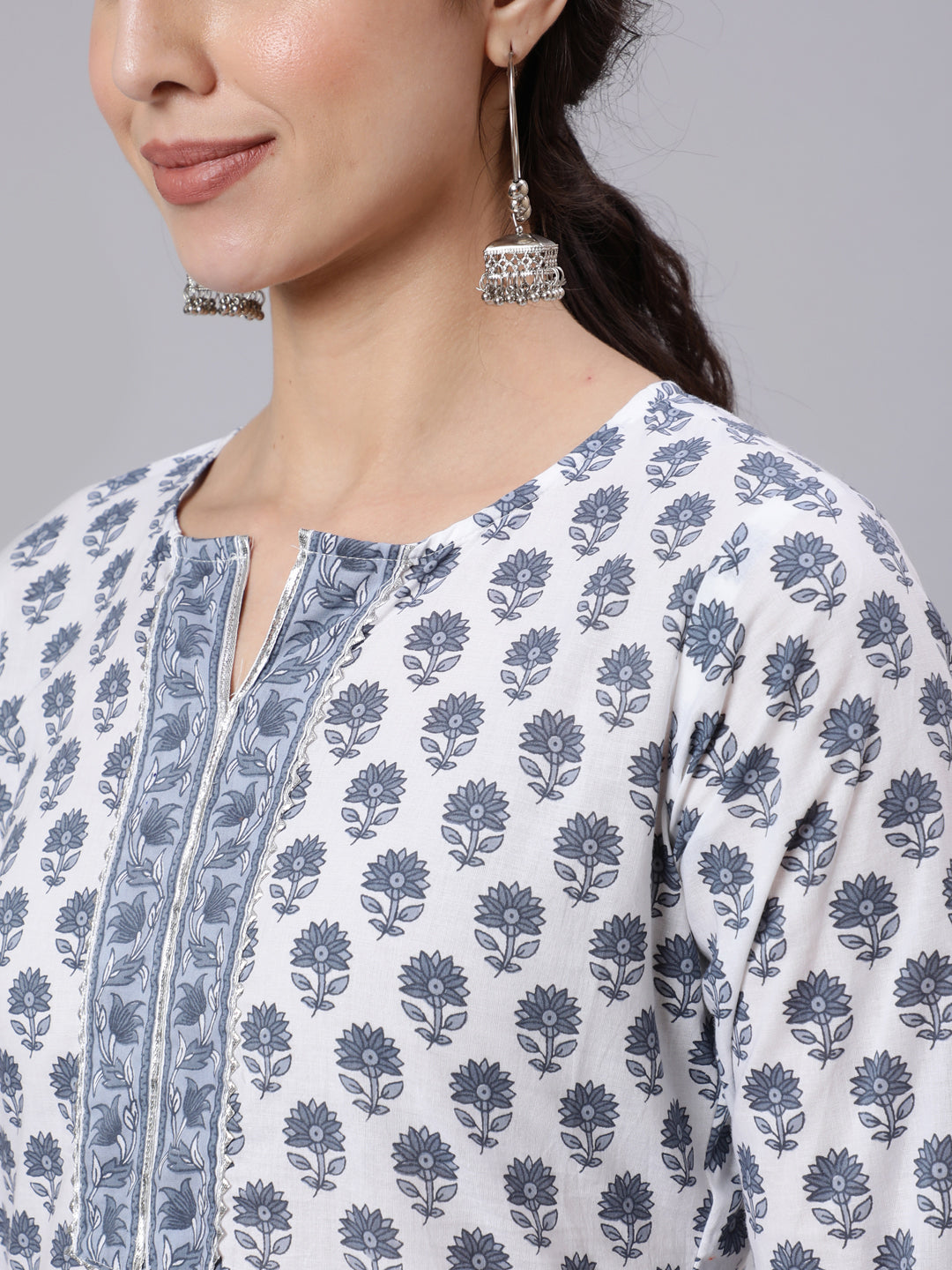 Women's Off-White Printed Straight Kurta With Three Quarter Sleeves
