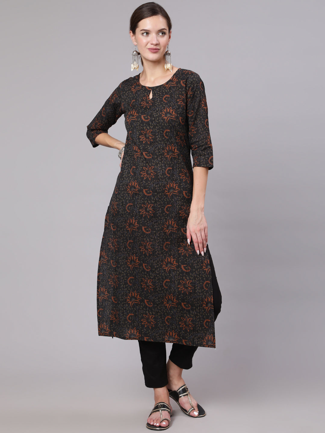 Women's Black Printed straight kurta with three quarter sleeves