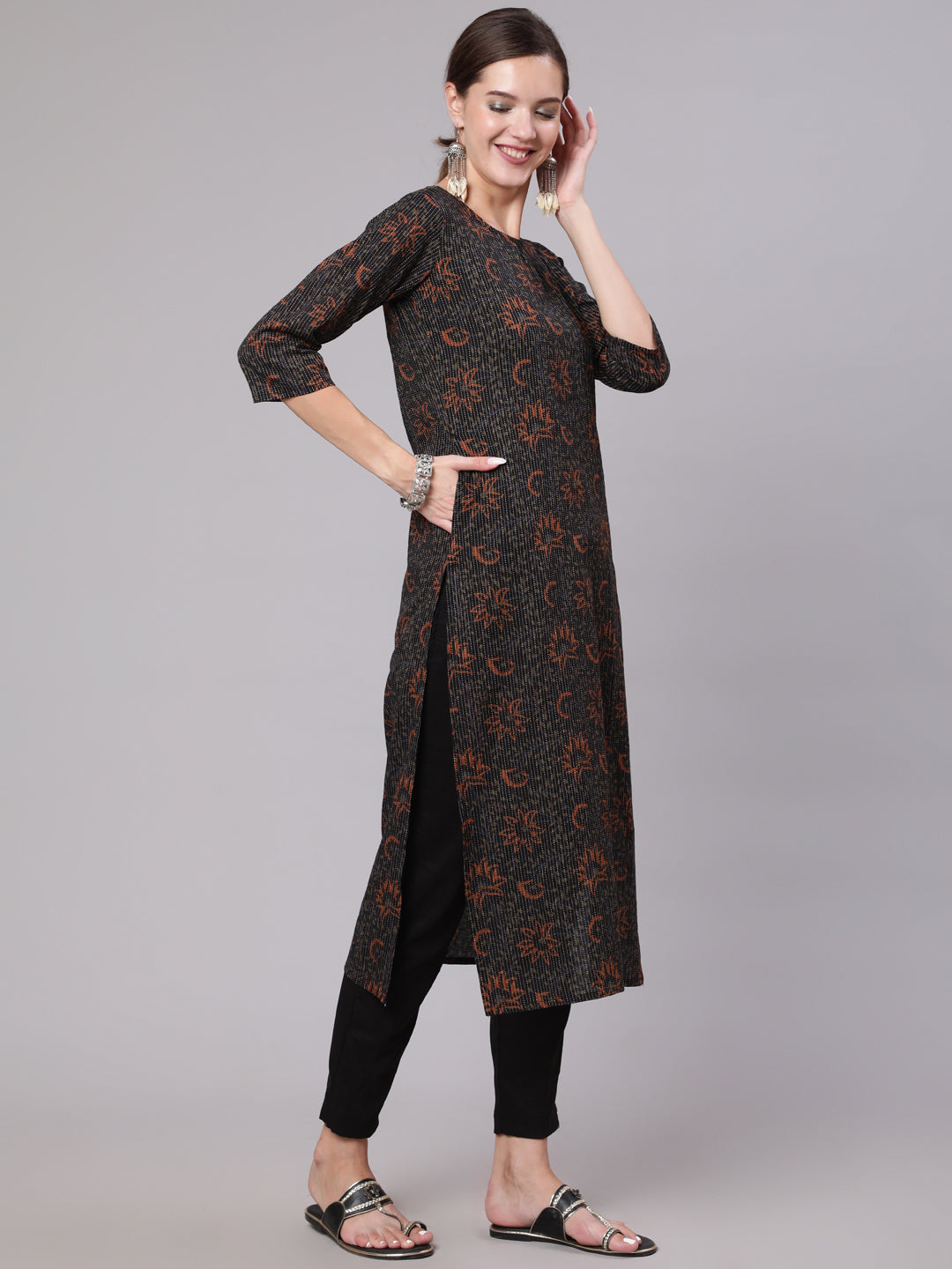 Women's Black Printed straight kurta with three quarter sleeves