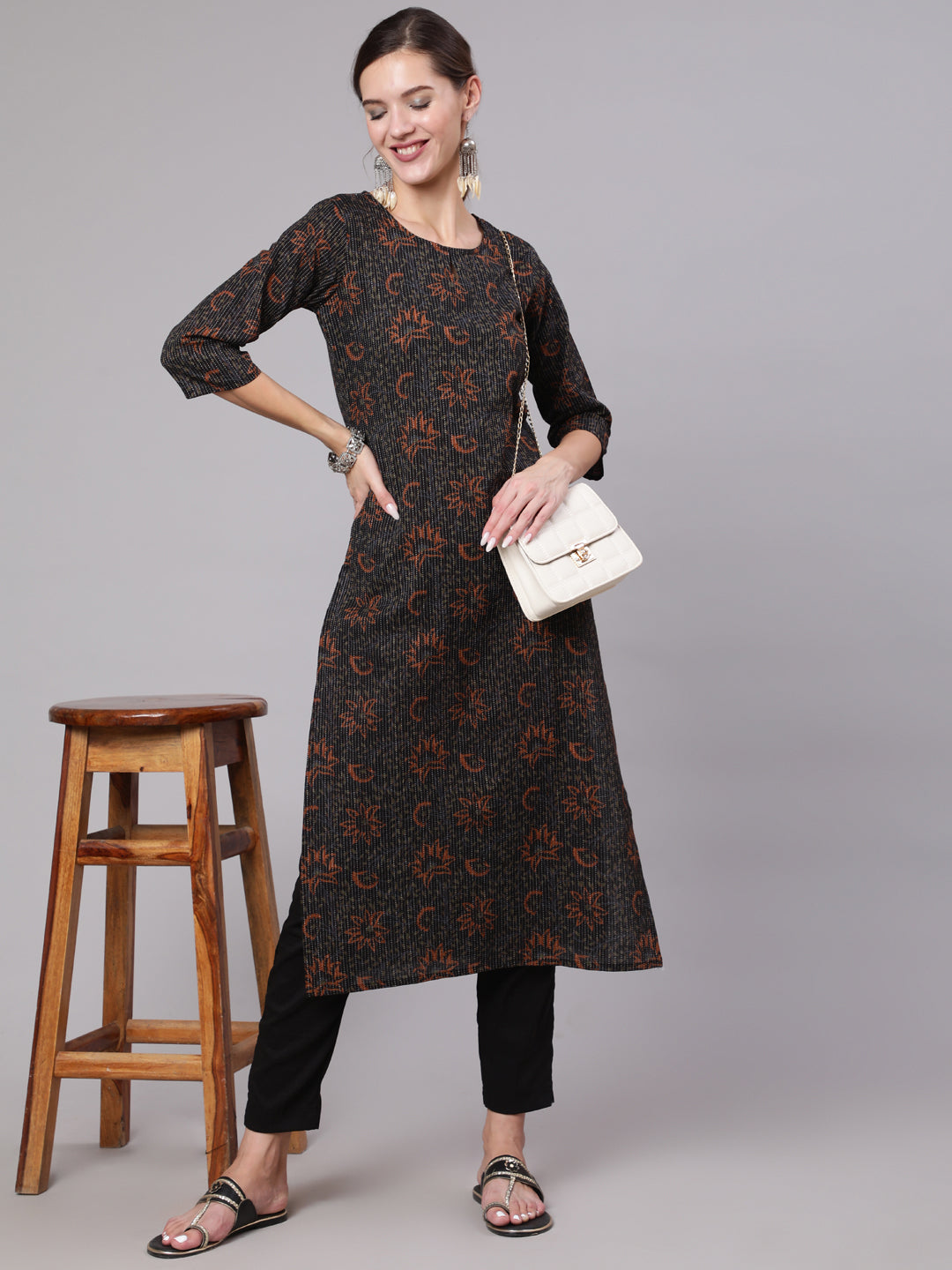Women's Black Printed straight kurta with three quarter sleeves