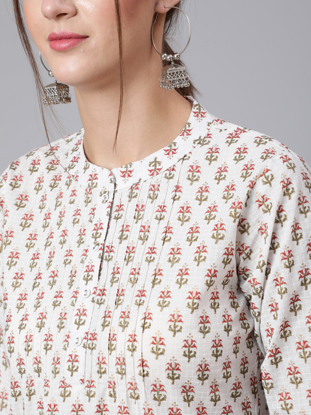 Women's Off-White Straight Tunic With Three Quaretr Sleeves