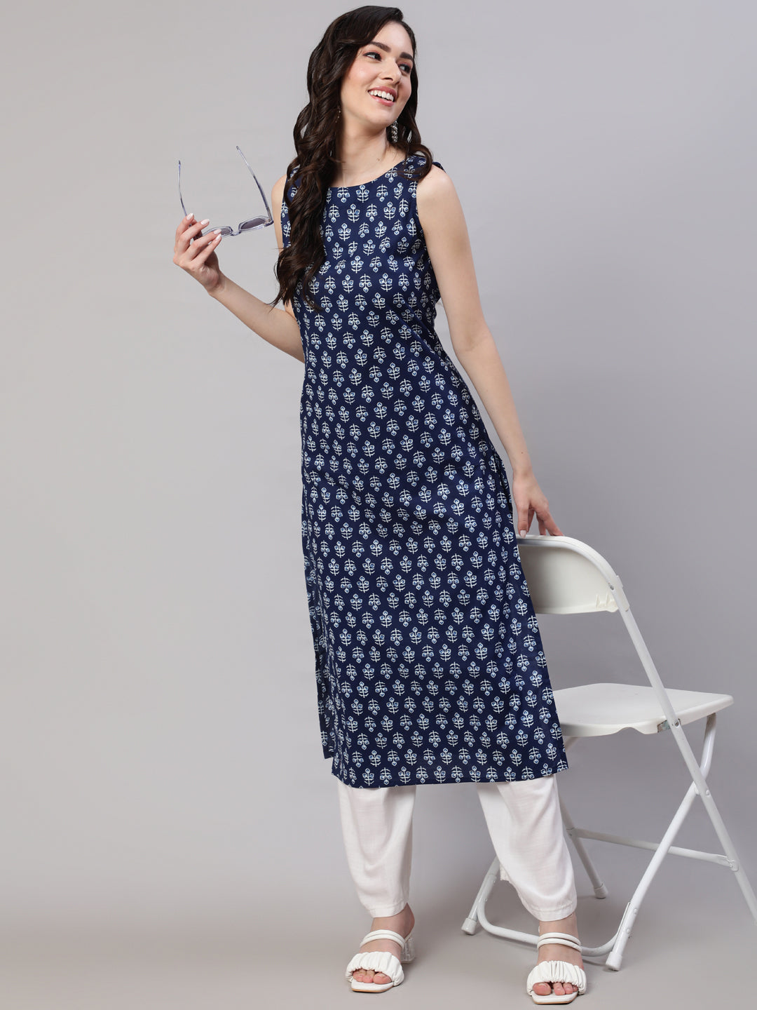 Women's Blue Ethnic Straight Sleeveless Kurta