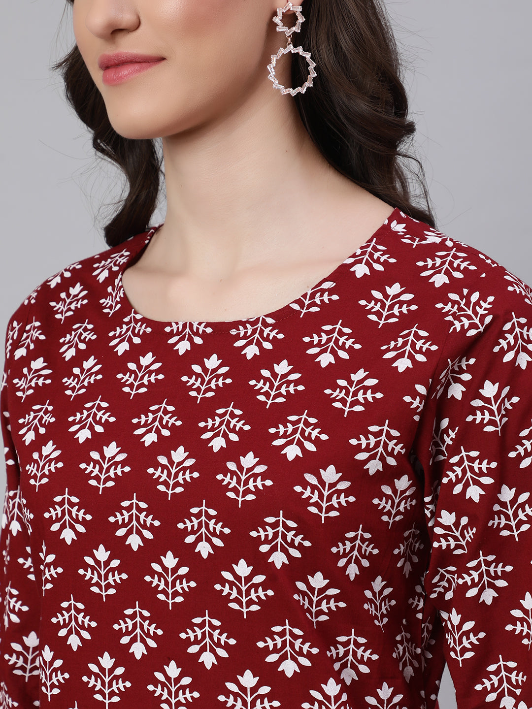 Women's Maroon Printed Straight Kurta With Three Quarter Sleeves