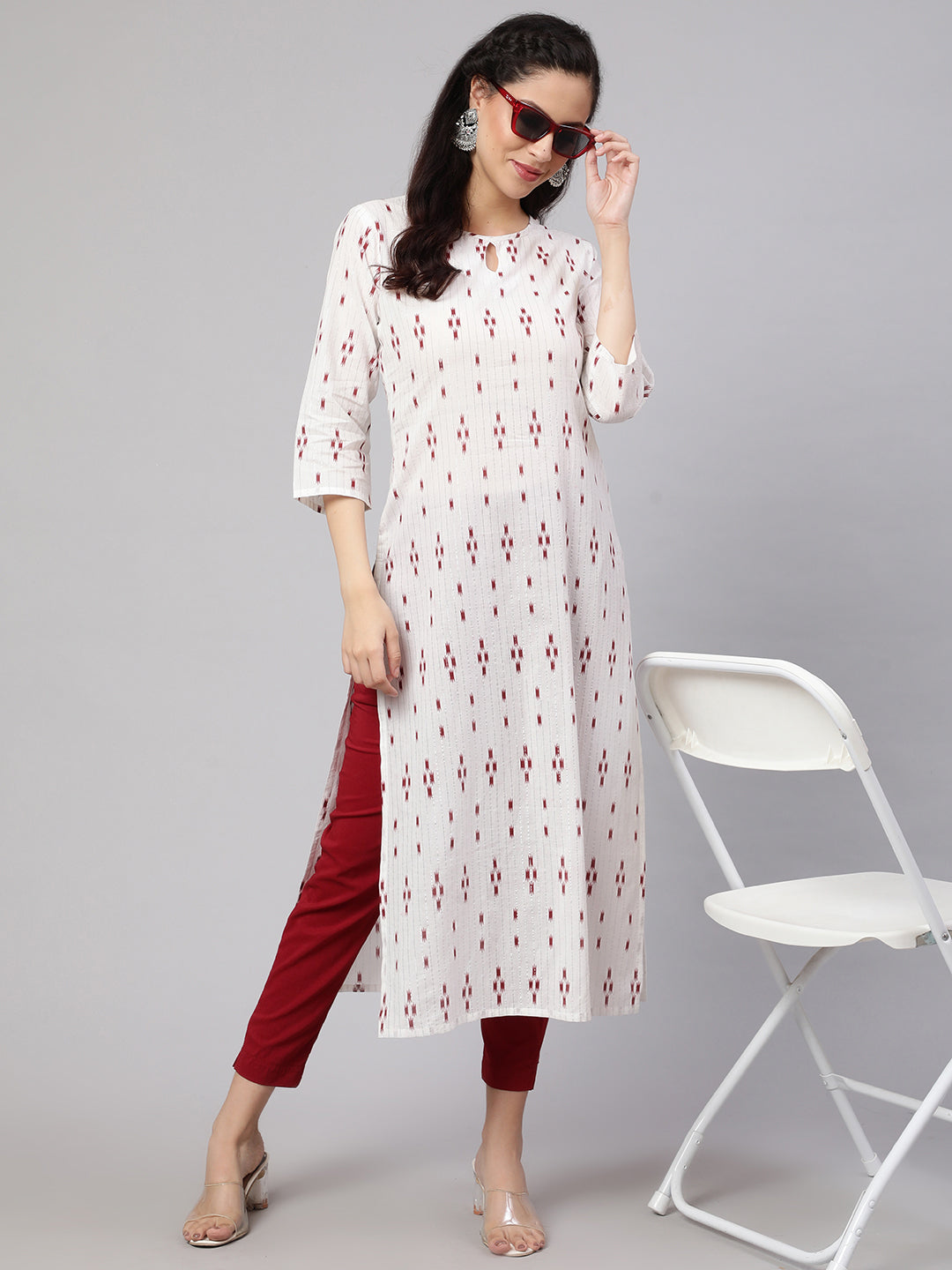 Women's Off-White Printed straight Kurta With three qurter sleeves