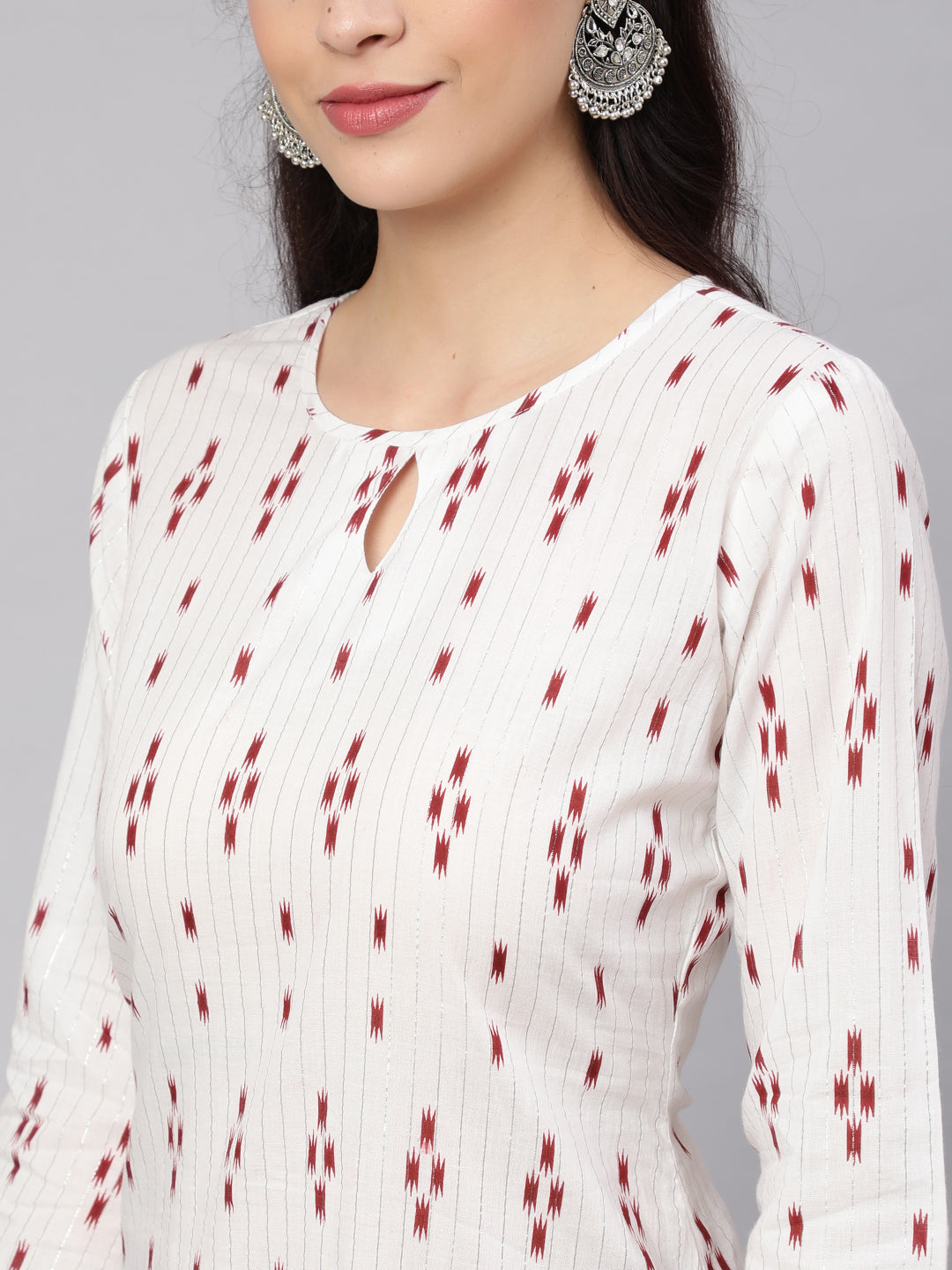 Women's Off-White Printed straight Kurta With three qurter sleeves