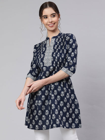Women's Navy Blue Straight Tunic With Three Quaretr Sleeves