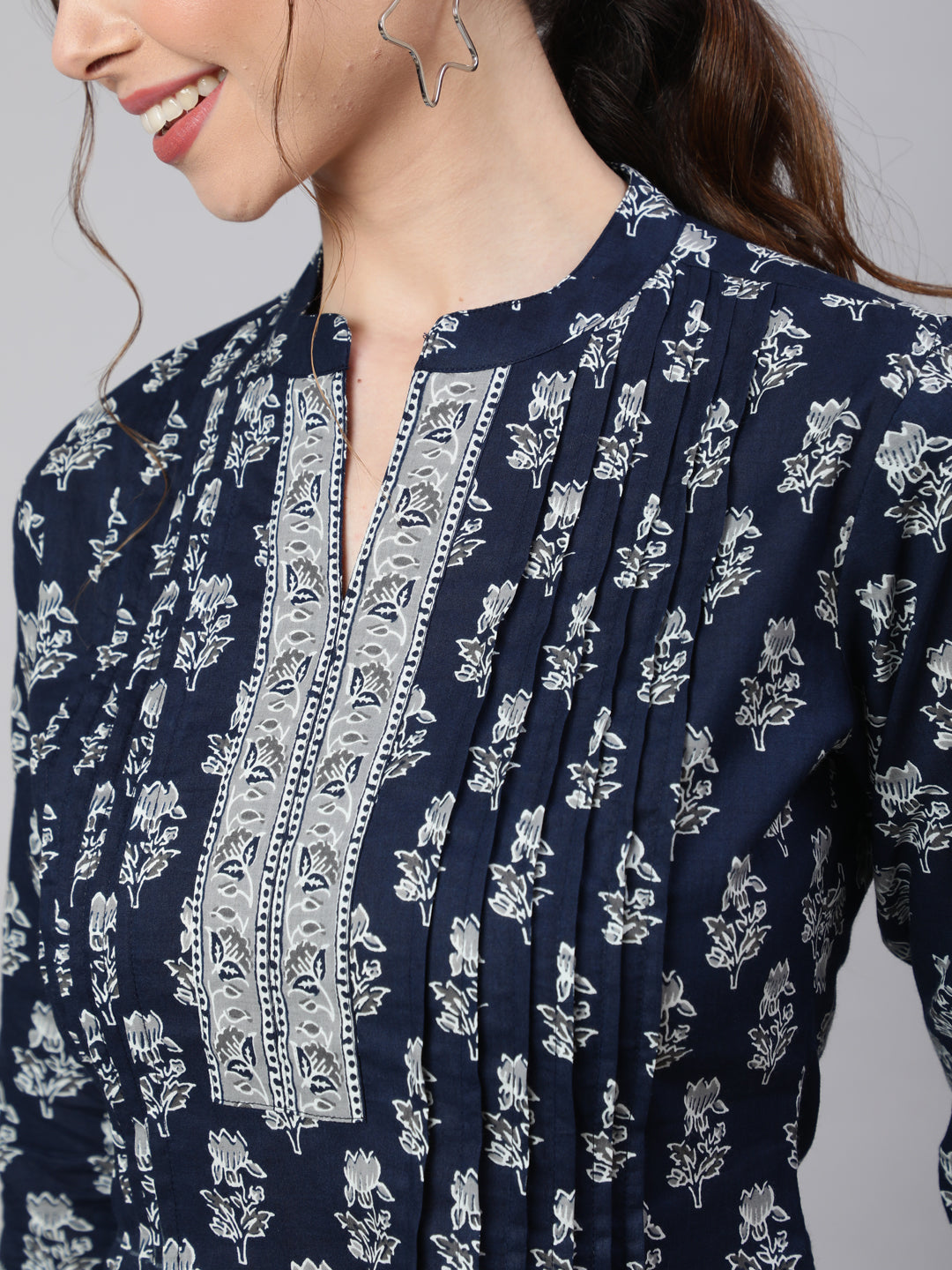 Women's Navy Blue Straight Tunic With Three Quaretr Sleeves