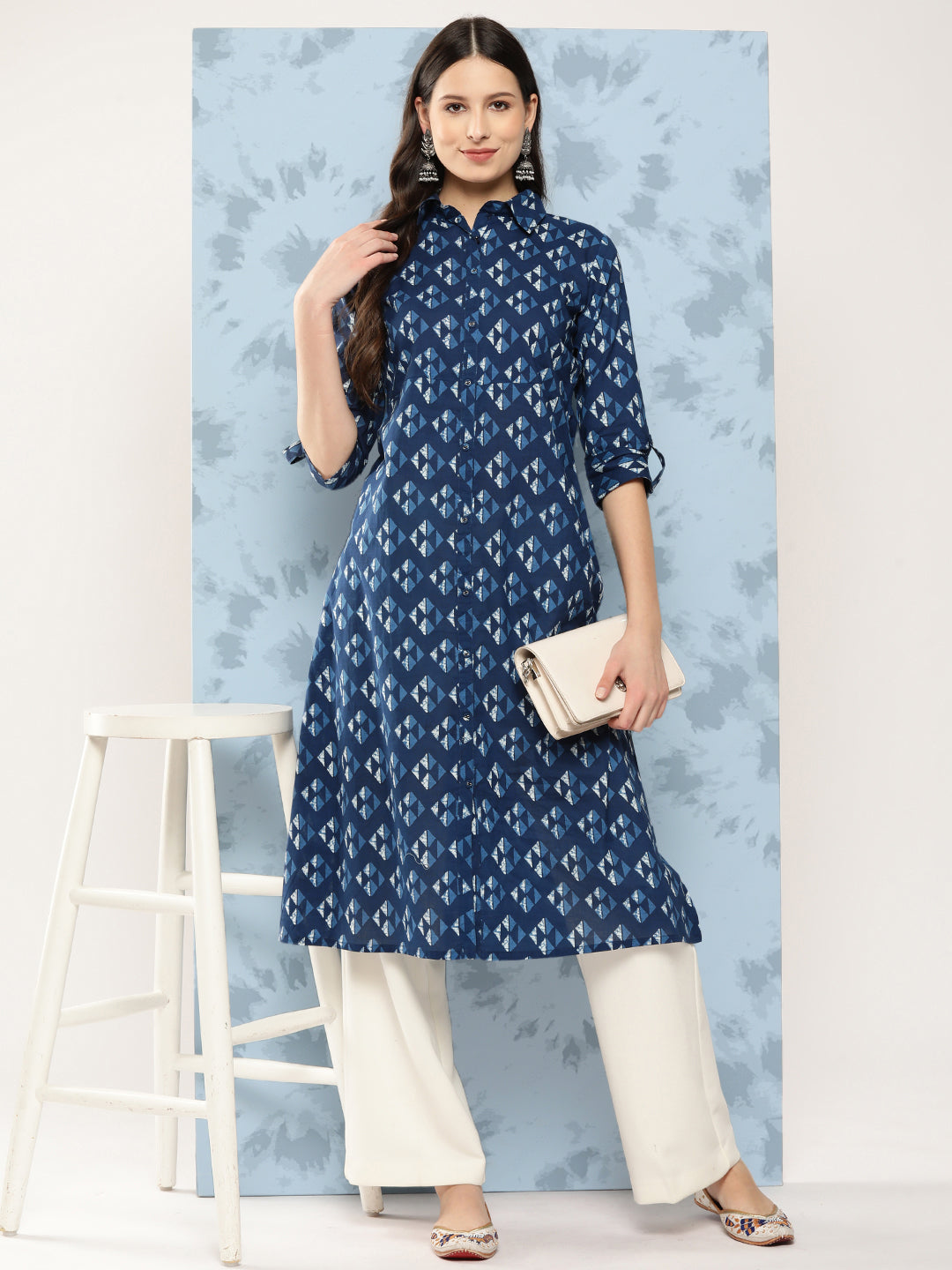Women's Blue Geometric Printed Straight Kurta With Three Quarter Sleeves
