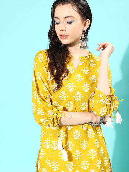 Women's Yellow Straight Kurta With Three Quarter Sleeves