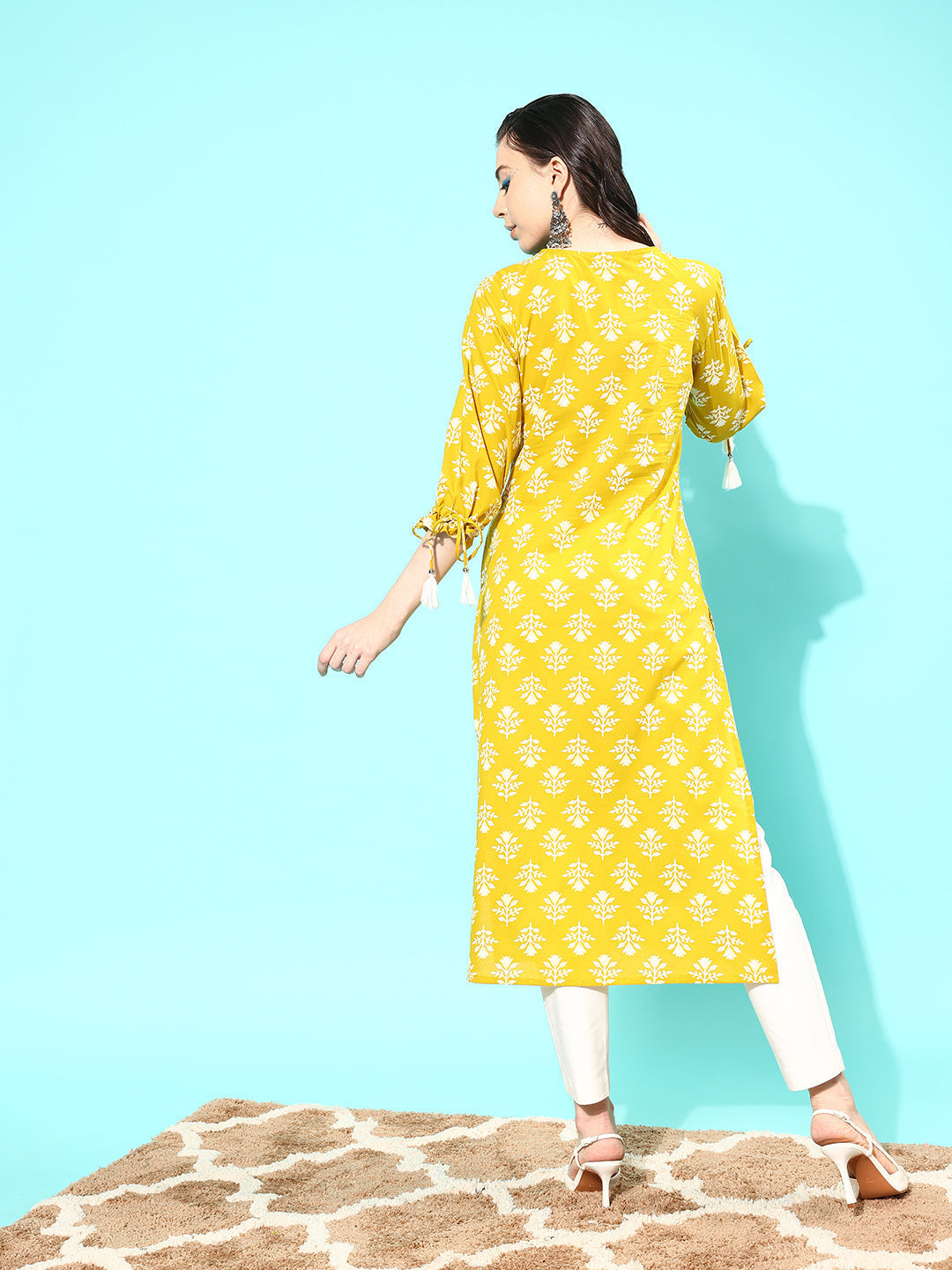 Women's Yellow Straight Kurta With Three Quarter Sleeves