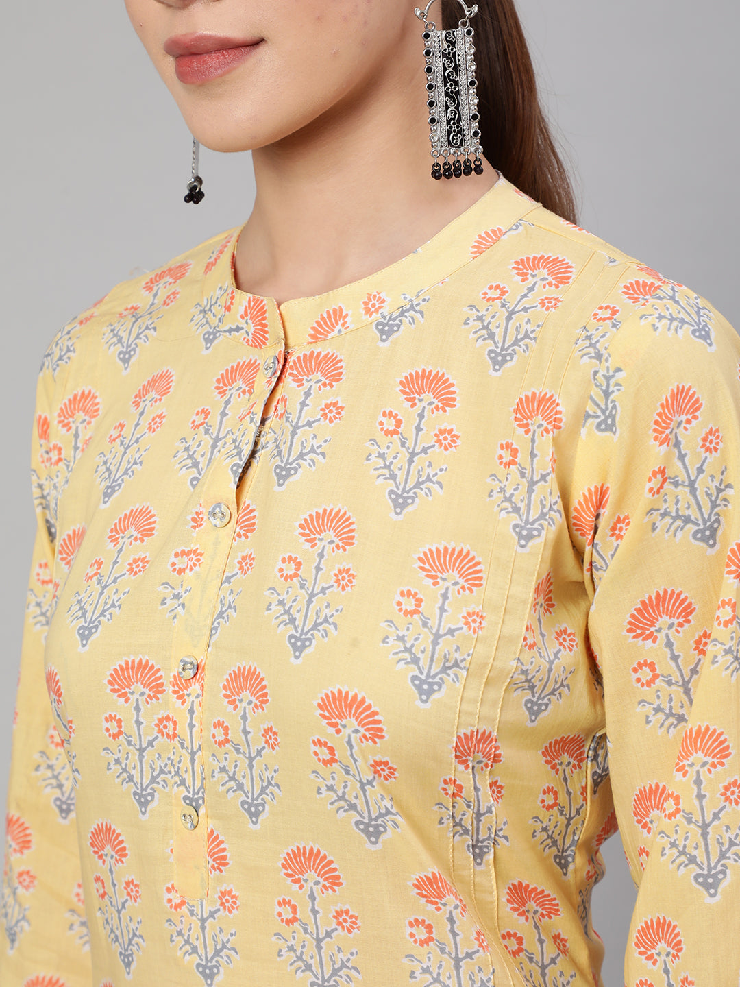 Women's Yellow Straight Kurta With Three Quarter Sleeves