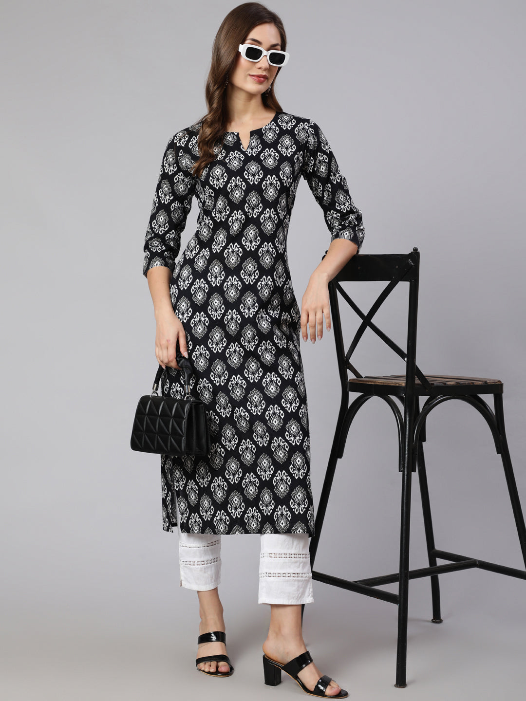 Women's Burgundy Straight Kurta With Three Quarter Sleeves