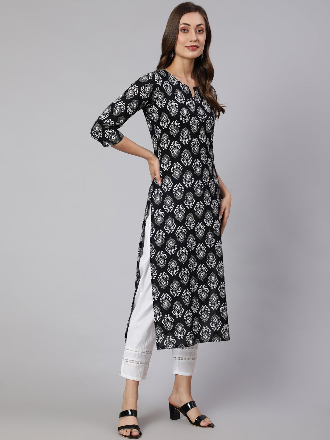 Women's Burgundy Straight Kurta With Three Quarter Sleeves