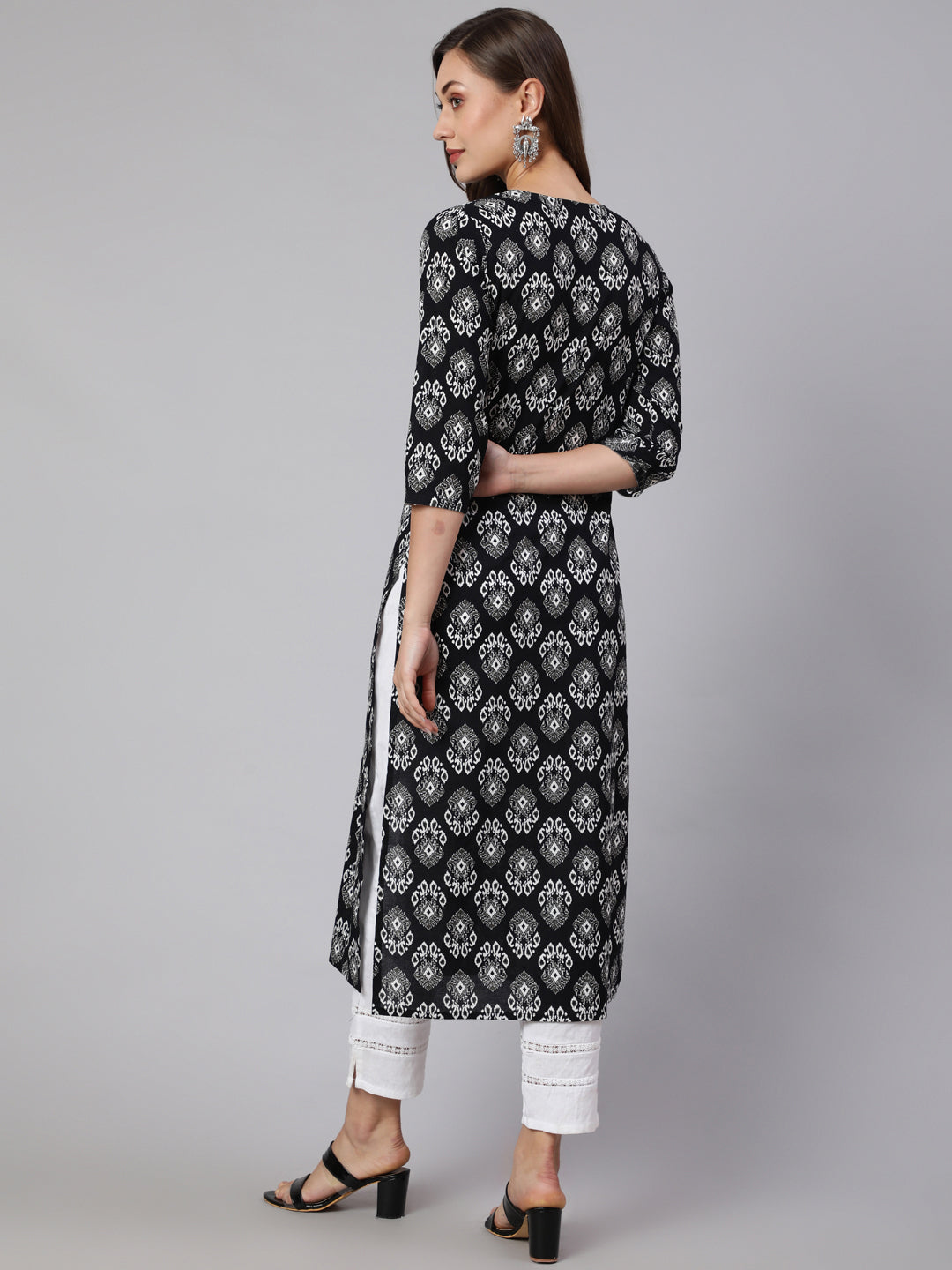 Women's Burgundy Straight Kurta With Three Quarter Sleeves