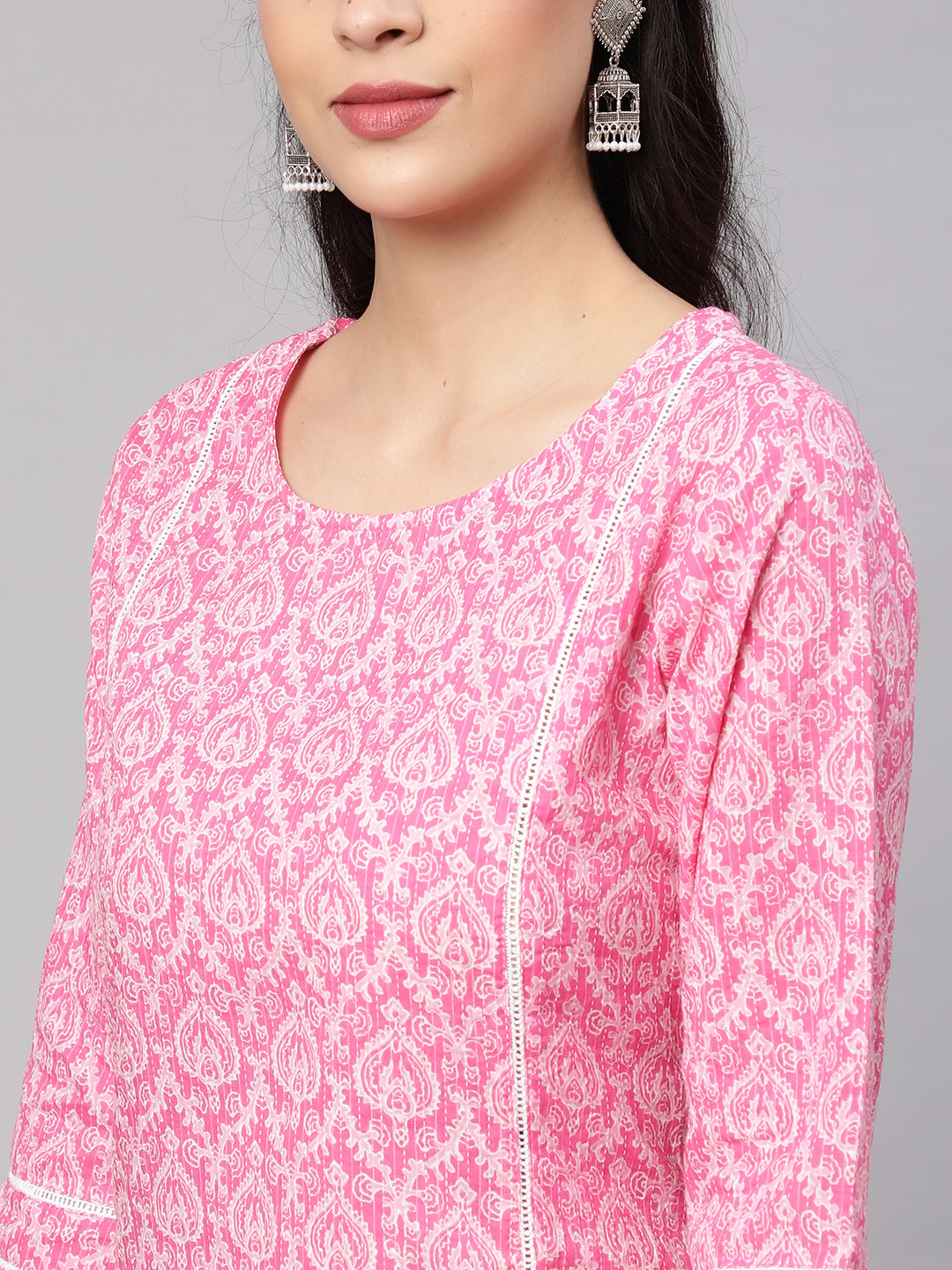 Women's Pink Printed straight kurta with three quarter sleeves