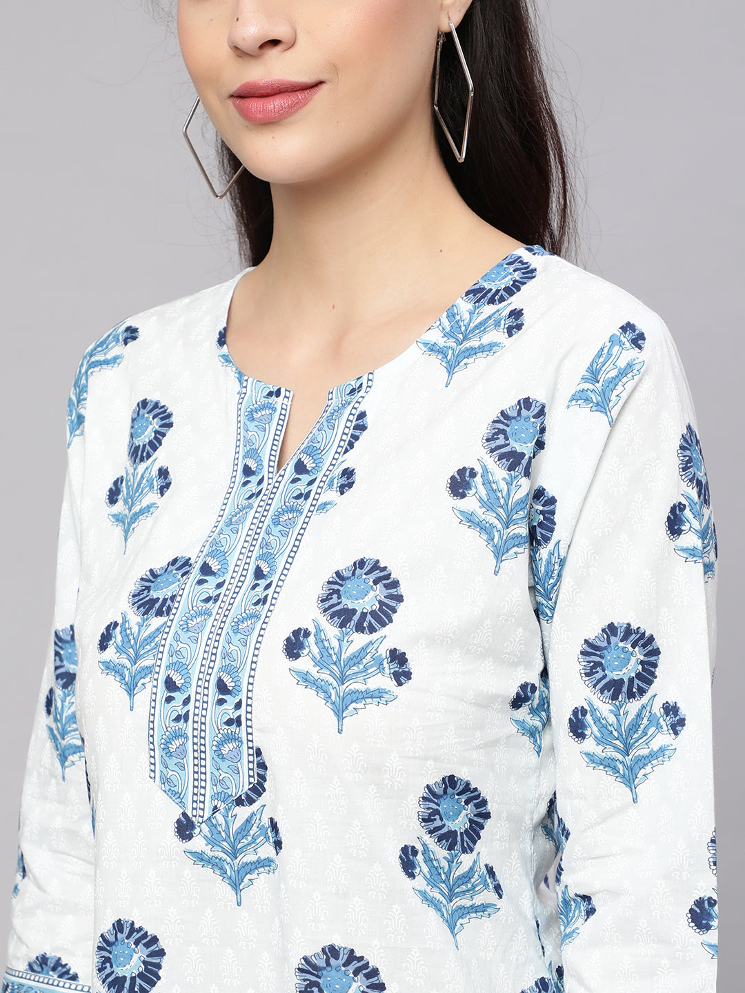 Women's Off White Printed Straight Tunic With Three Quarter Sleeves
